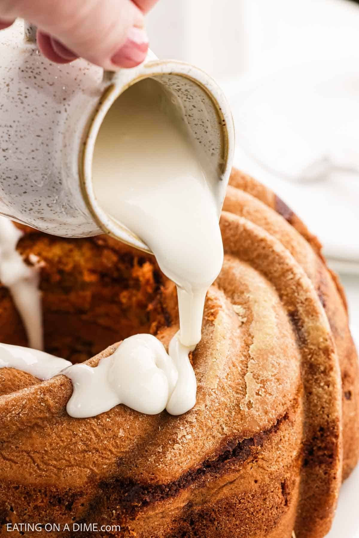 Pouring the icing over the baked cake.