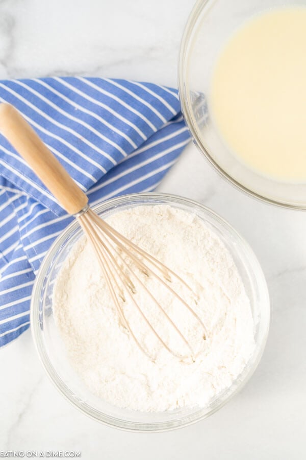 The process of mixing dry ingredients with a whisk. 