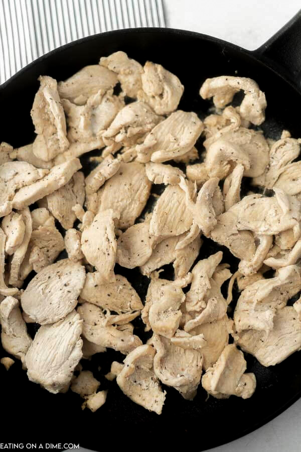 Close up image of cooked chicken in a skillet
