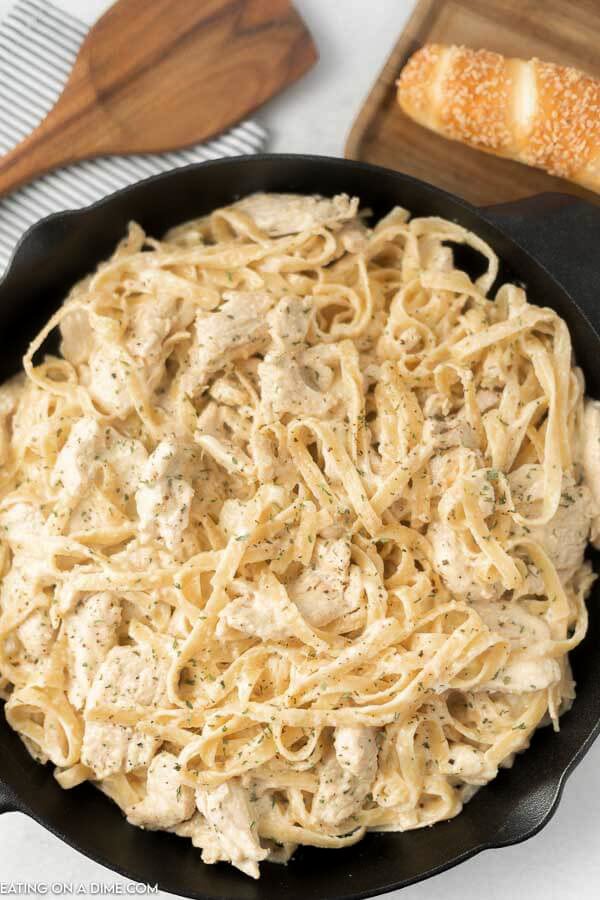 Close up image skillet chicken alfredo