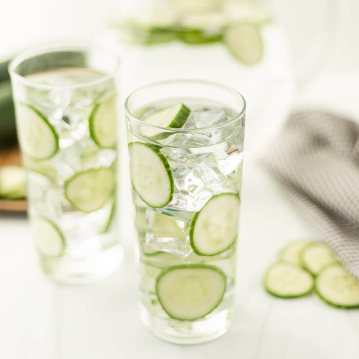 Cucumber water in glasses. 