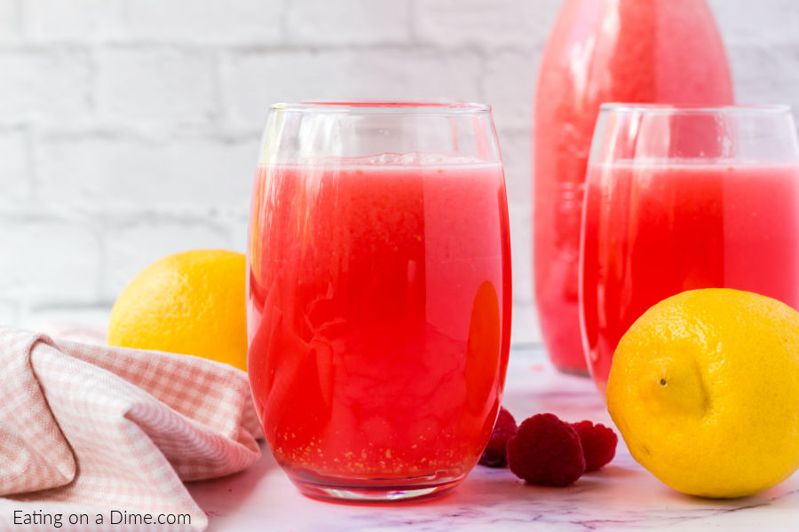 Close up image of Raspberry Lemonade in a glass 