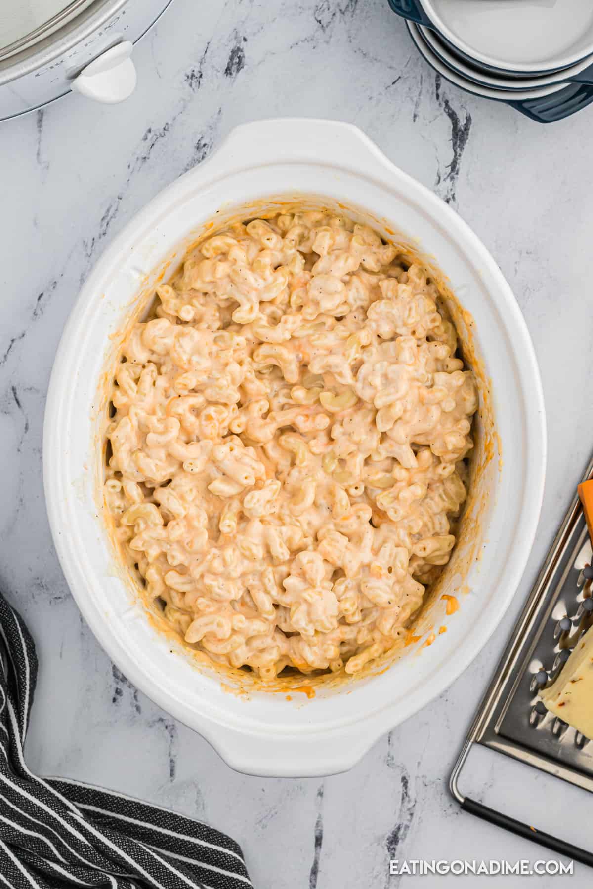 Cooked mac and cheese in slow cooker