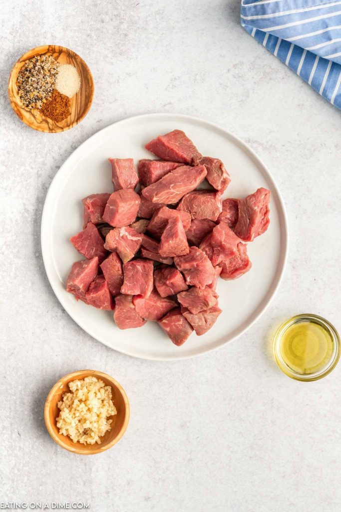 Ingredients needed - lean steak, olive oil, steak seasoning, minced garlic, onion powder, cayenne pepper
