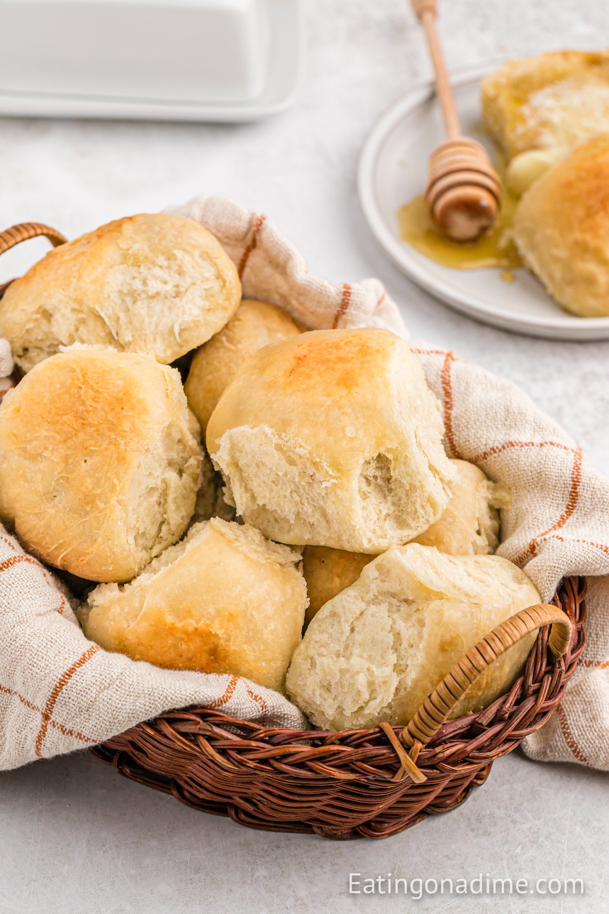 dinner rolls in a basket