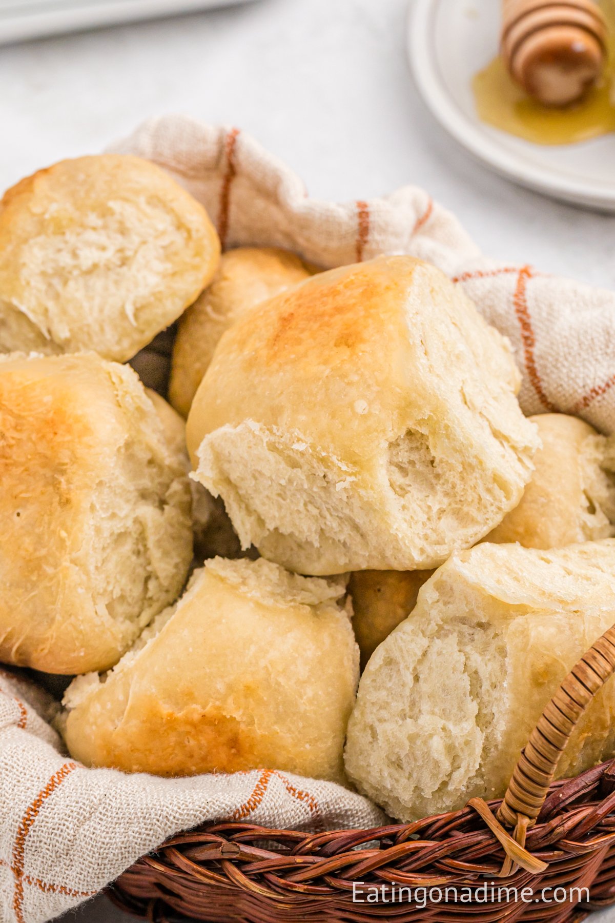 dinner rolls in a basket