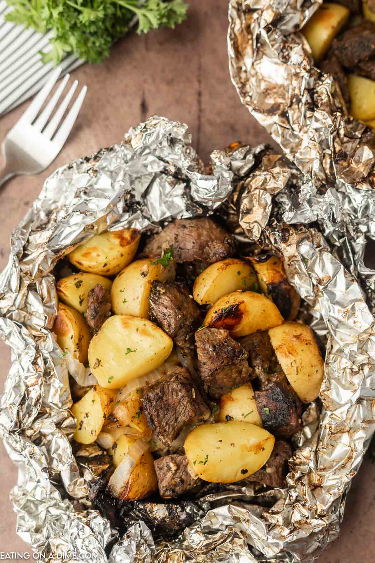 https://www.eatingonadime.com/wp-content/uploads/2022/08/eod-steak-and-potatoes-foil-packet-6.jpg