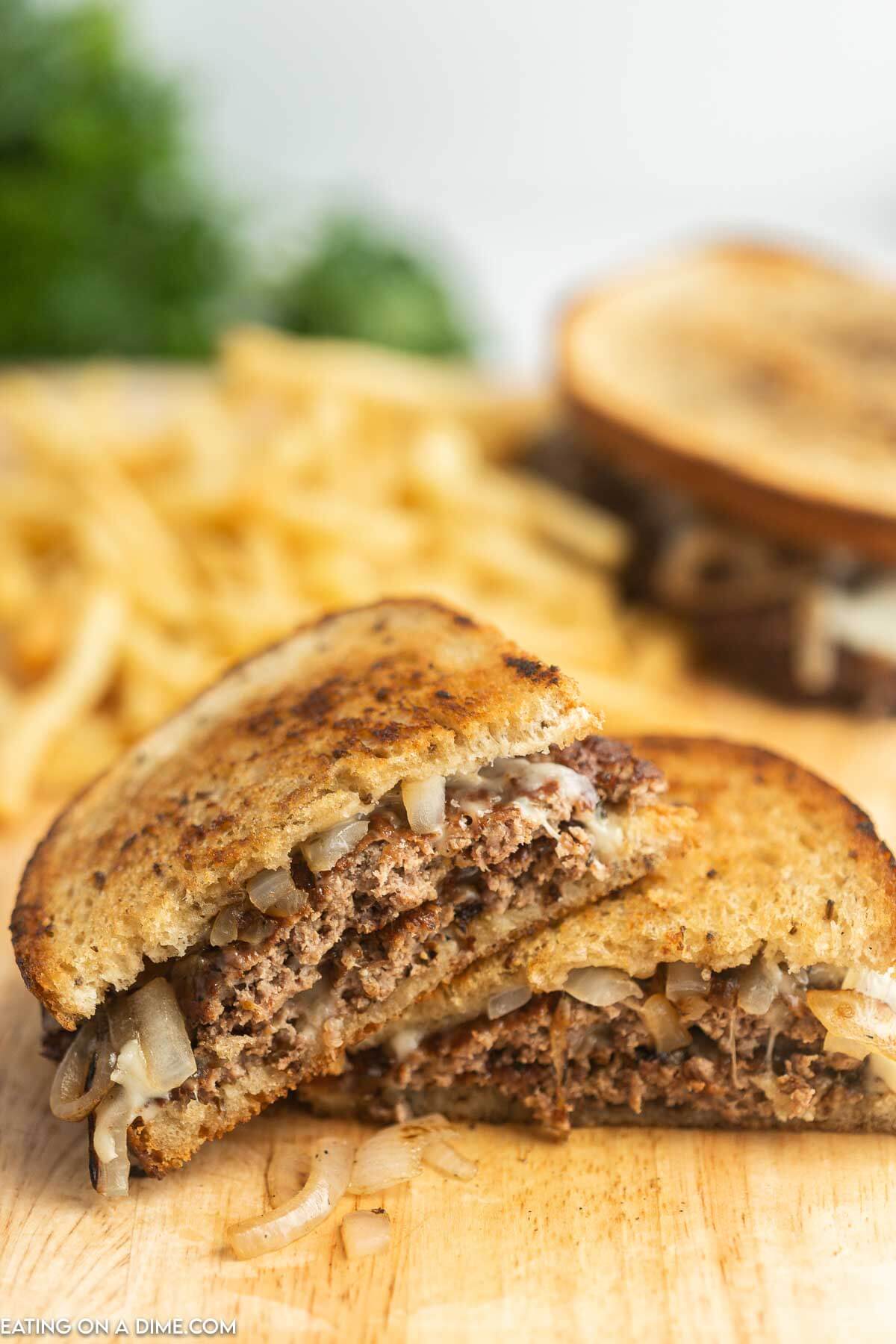 Freddy's patty melt cut in half.