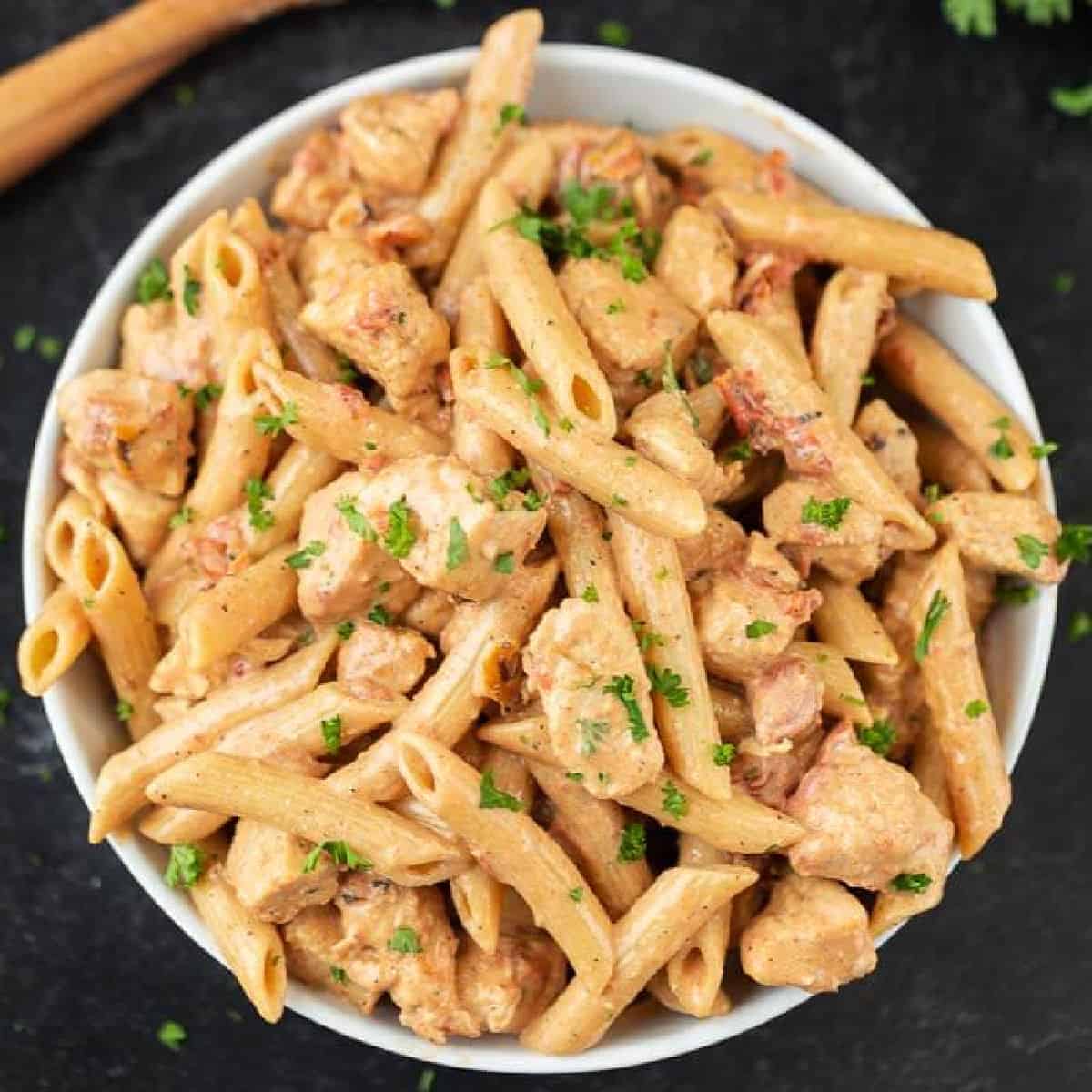 A bowl of chicken pasta.