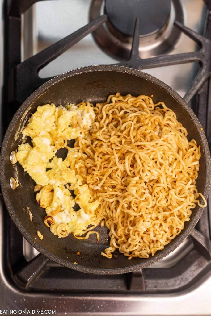 Cooking the eggs with the noodles in a skillet