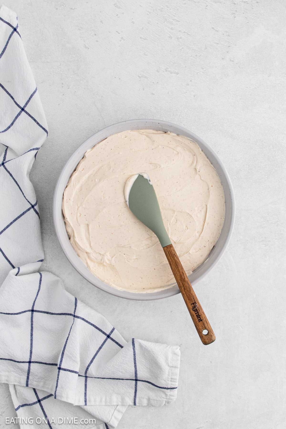Spreading the mixture in a serving dish with a spatula