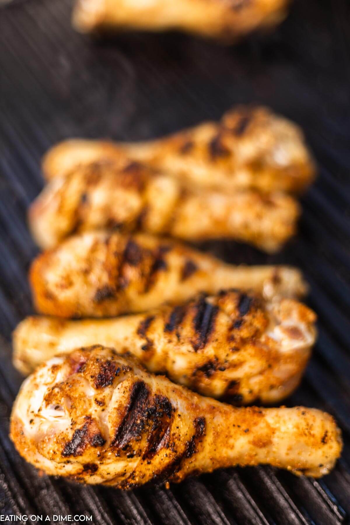 Grilled chicken drumsticks on the grill. 