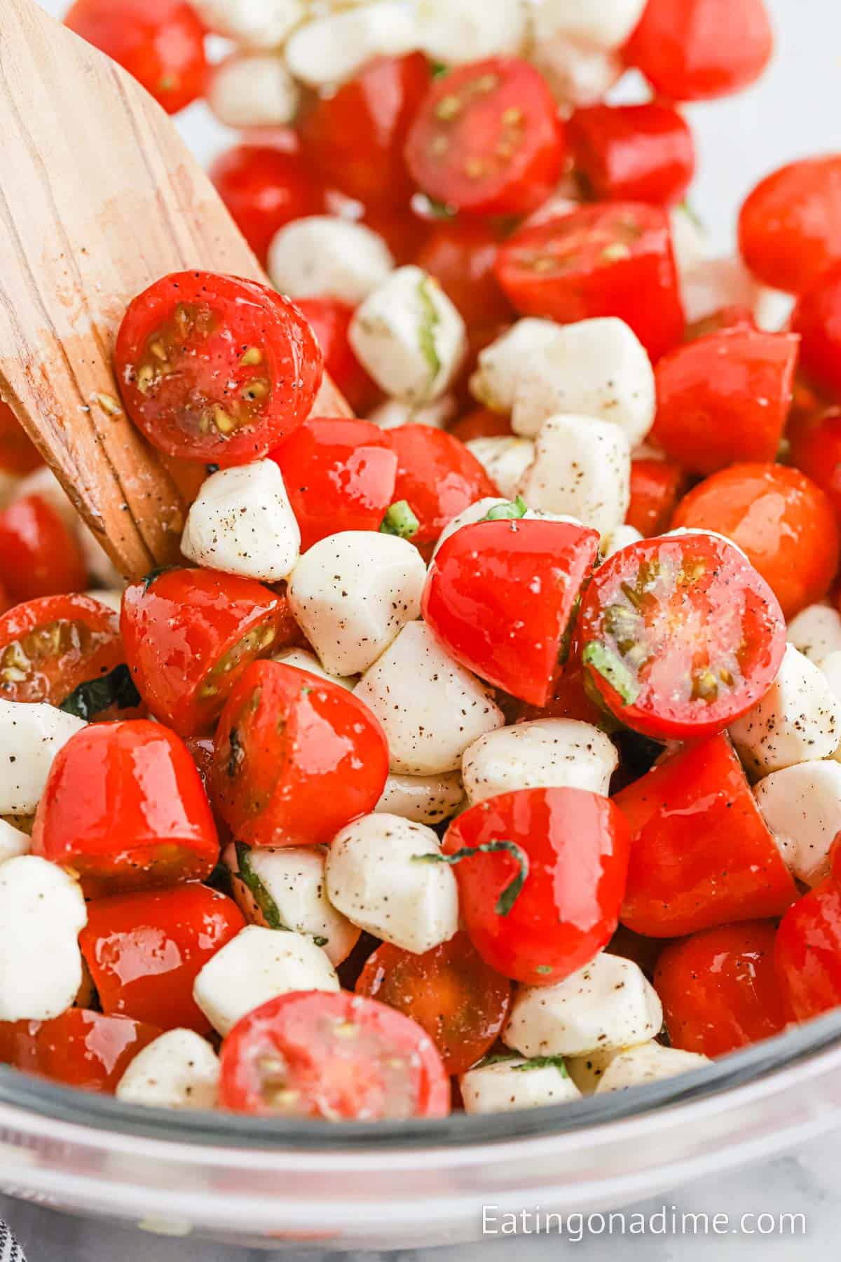 Close up image of slice cherry tomatoes and mozzarella cubes
