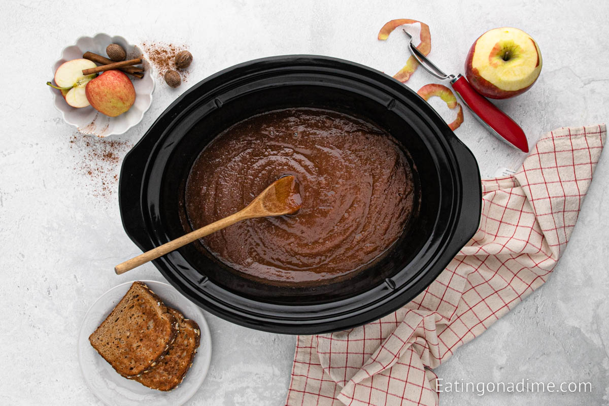 Apple butter in the slow cooker