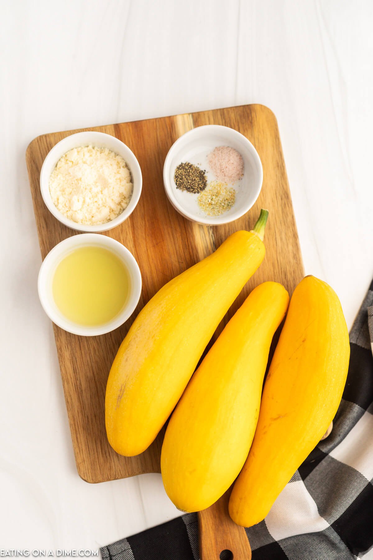 Summer squash, olive oil, pepper, salt, garlic powder, parmesan cheese