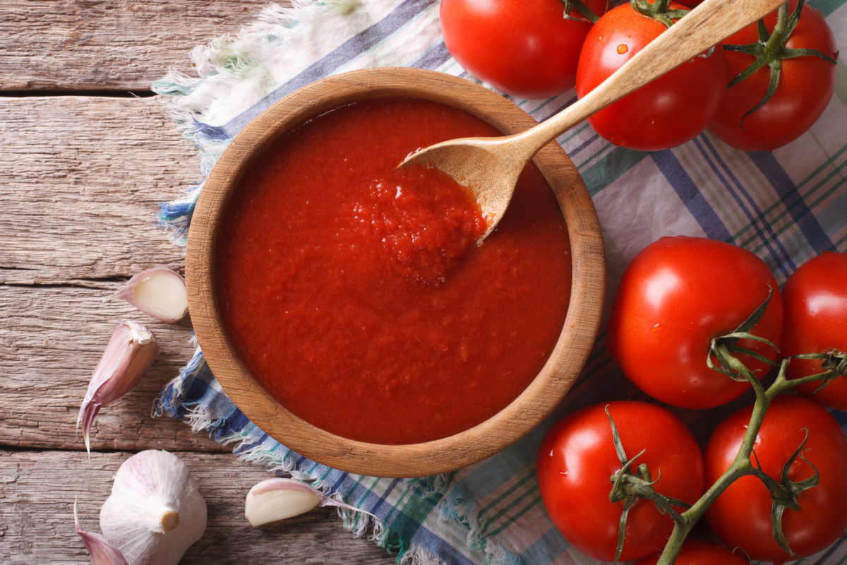 Bowl of tomato sauce. 