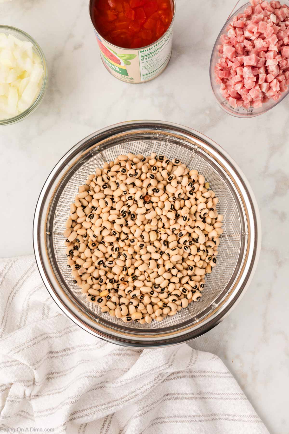 Rinsing the black eyed peas in a colander