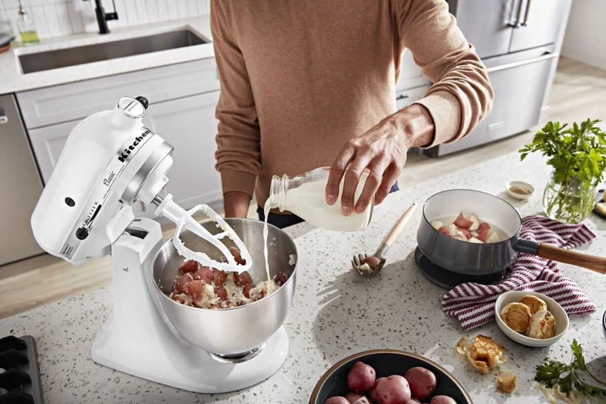 The 4 Best Affordable Stand Mixers of 2023 - Eating on a Dime