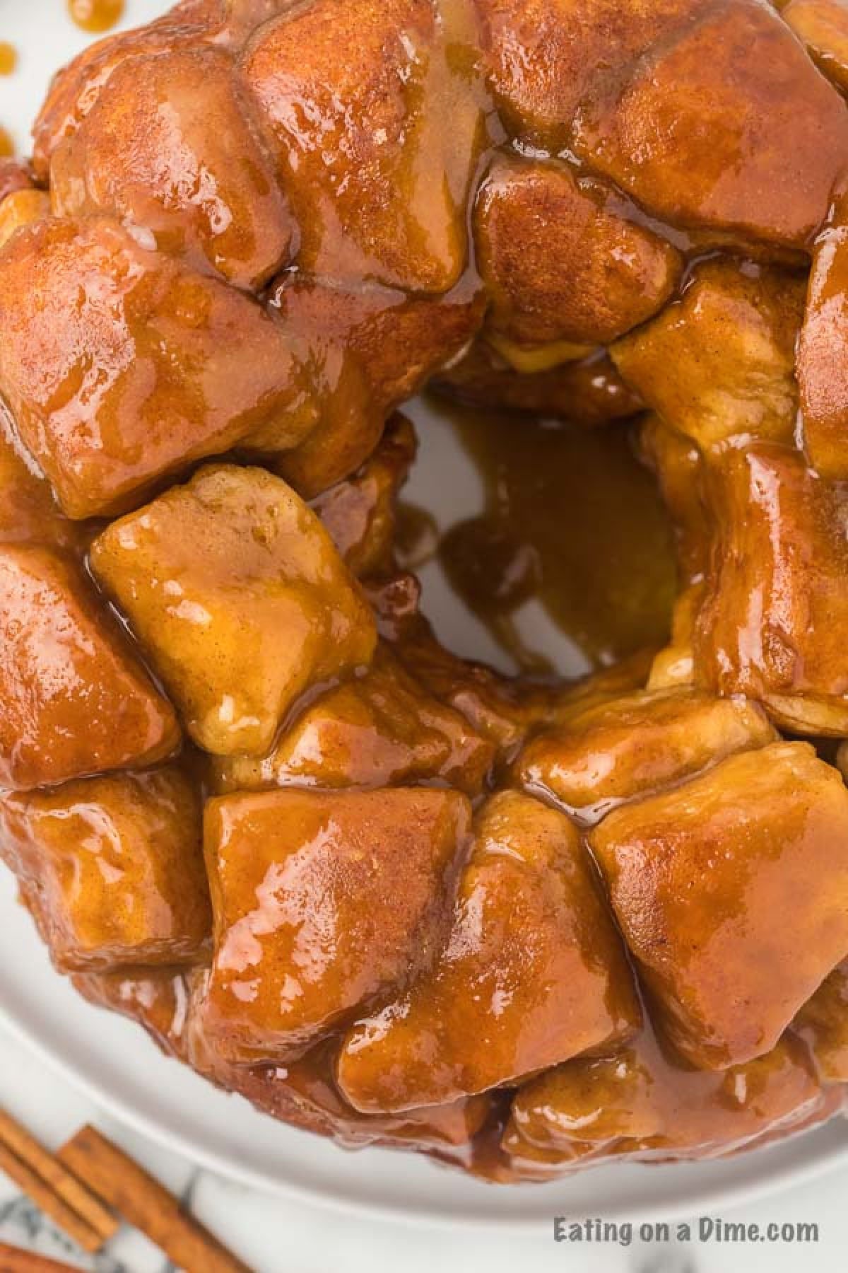 Close up image of cinnamon roll monkey bread