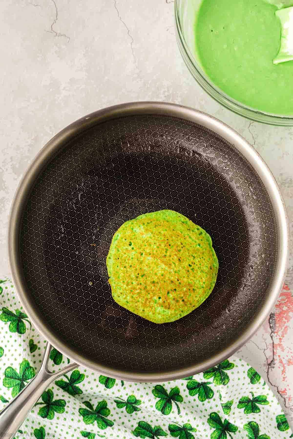 Cooked green pancakes in the skillet