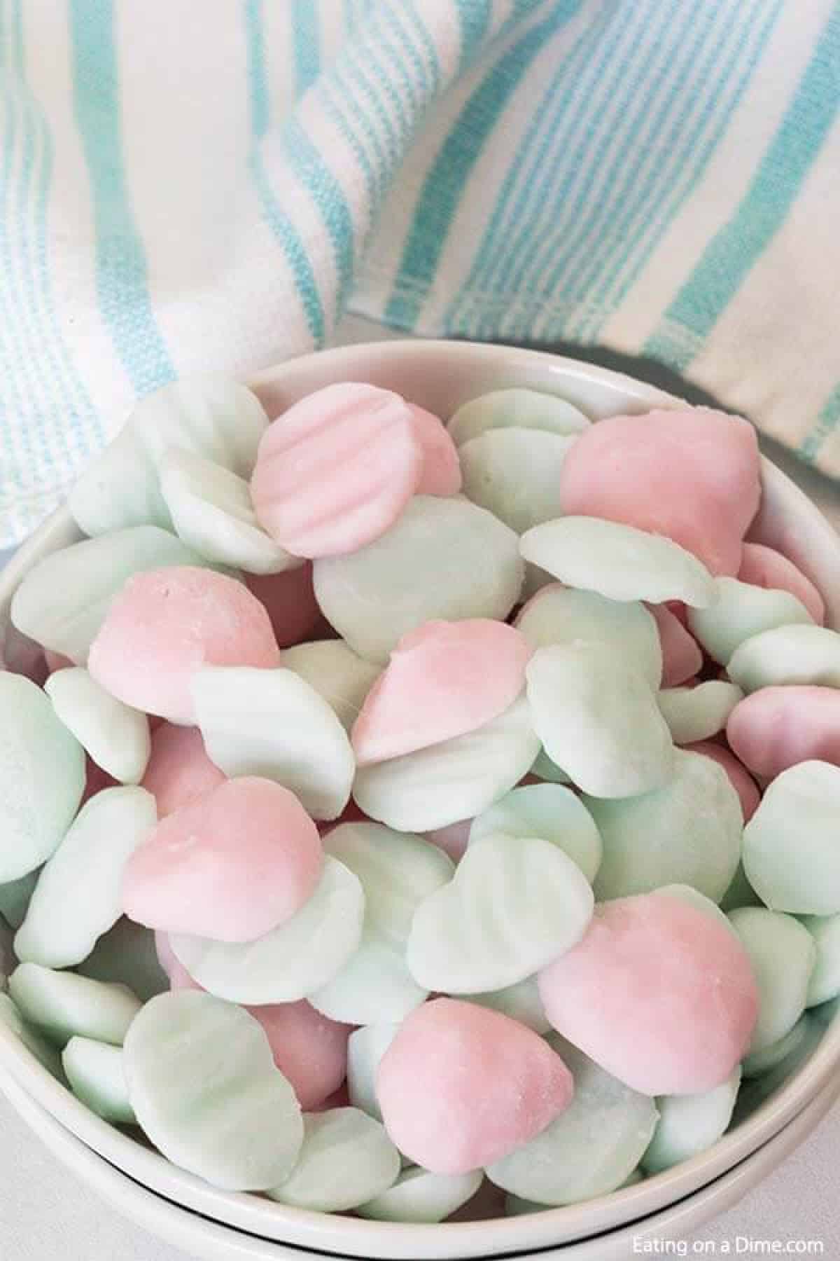 Learn how to make easy frozen yogurt bites for a tasty and healthy treat for the kids. Plus, you will save money too!