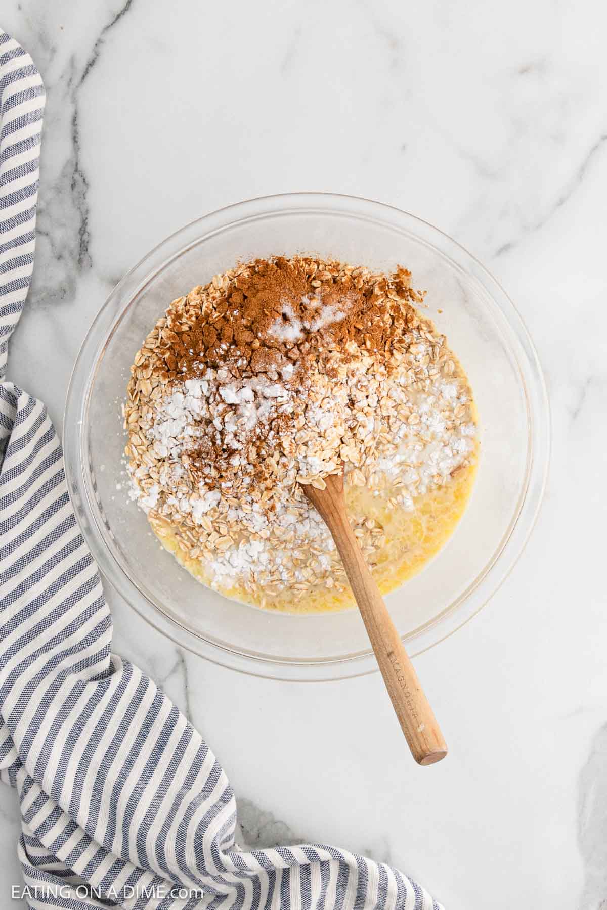 Oats, cinnamon, baking powder mixed with the milk mixture