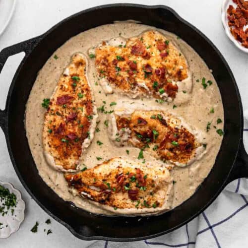 a skillet of smothered chicken